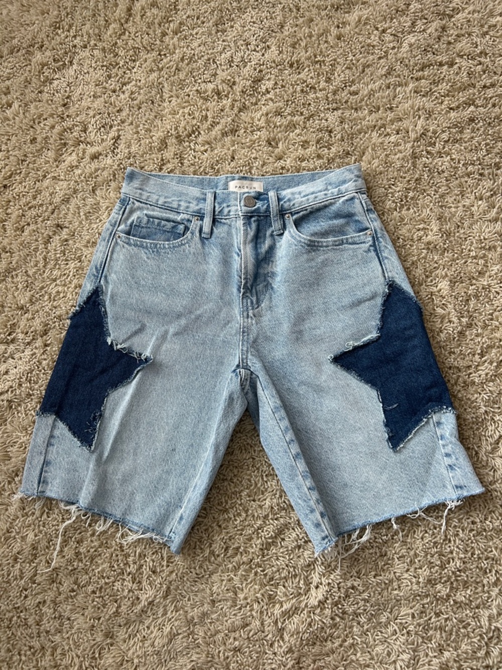 PacSun Light Wash Denim Jorts with Dark Blue Star Patches Size 22 waist